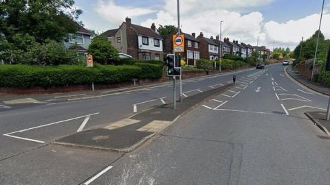 Wife's tribute to husband after Runcorn car crash death - BBC News