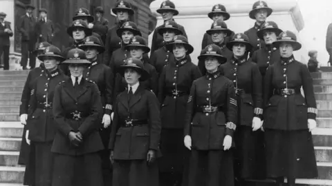 Met Police Female police officers in 1919