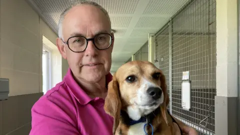 Jill Bennett/BBC Carl Saunders holding a dog