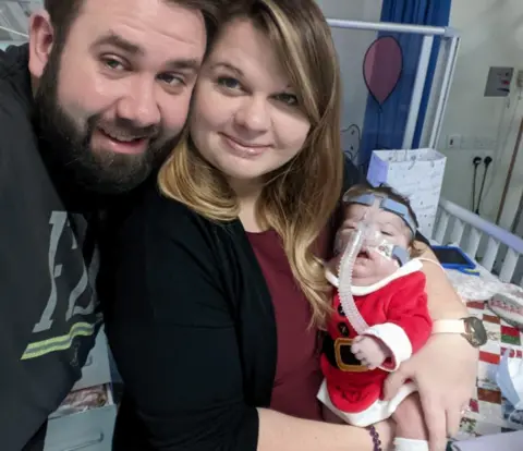 University Hospital Southampton Lizzie and Nathan Fulton with baby Pippa