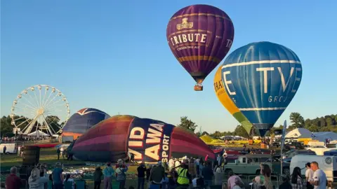 BBC Hot air balloons take to the sky