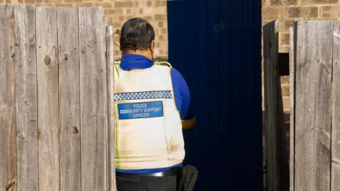 Terry-Harris.com Police officer