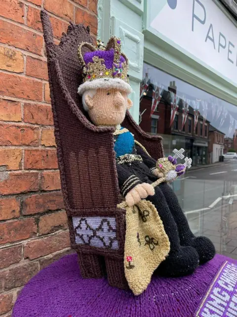 Syston Town News Knitted King