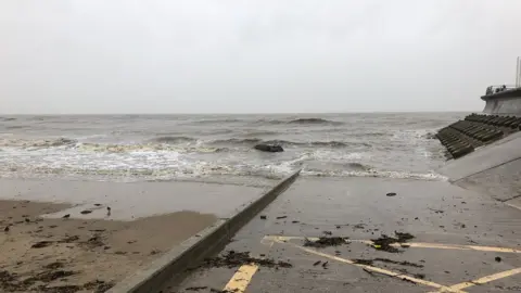 LSACRT Car stranded on Starr Gate beach