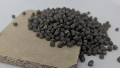 Global Fibreglass Solutions Pellets made of old turbine blades