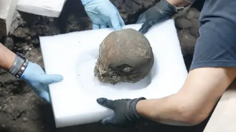 Reuters Rodrigo Bolanos, a biological anthropologist (R), and Ingrid Trejo, an archaeologist from the National Institute of Anthropology and History (INA)