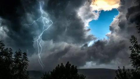 Stephen Davies Photography Lightning in Nantyglo