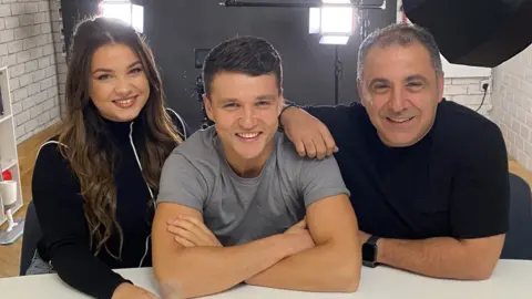 3 Heads 3 Heads family