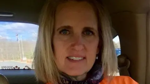 Twitter/ JuliBriskman Briskman