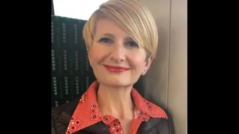 LinkedIn Caroline Dennett.