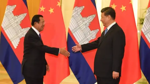 Getty Images Cambodia's Prime Minister Hun Sen (L) shakes hands with China's President Xi Jinping (R) before their meeting at the Great Hall of the People in Beijing on April 29, 2019.