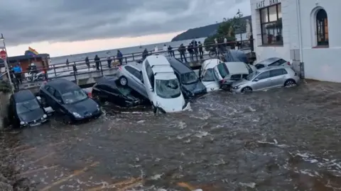 Several cars piled up against a bridge in Spain