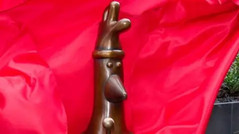 Bronze statue of Feathers McGraw