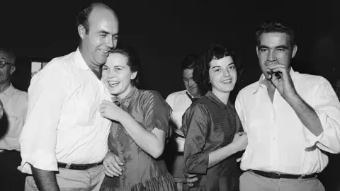 Getty Images Roy Braients un JW Milam svin savu attaisnošanu līdz slepkavībai ar savām sievām