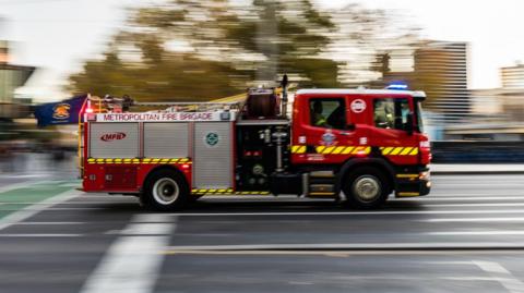 Fiéis fogem de ataque incendiário em sinagoga de Melbourne - jili