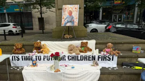9c20f610-69bc-11f1-9a25-0db1d92e5a10.png Murdered Preston Davey's biological dad tells of anguish at vigil