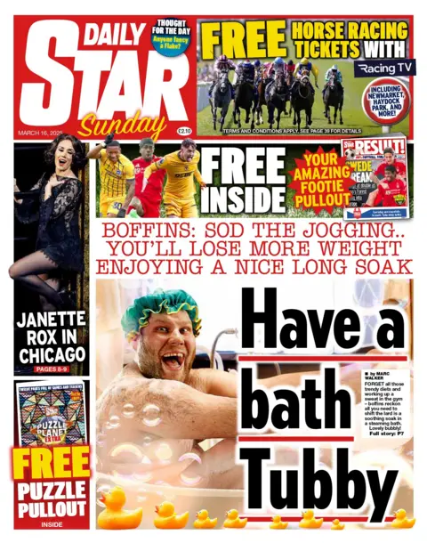 Memiliki bak mandi, membaca halaman depan Daily Star 