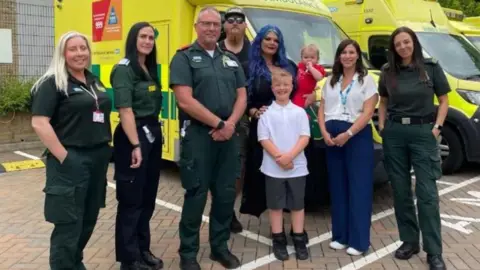 Secamb Sophie Turner (centre) and family meet ambulance crew