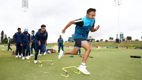  Captain Prithvi Shaw of India warms up during the ICC U19 Cricket World Cup match between India and Papua New Guinea at Bay Oval on January 16, 2018 in Tauranga, New Zealand.