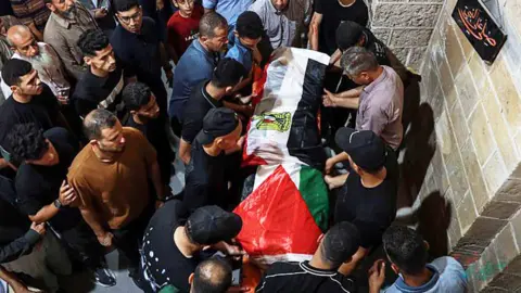 Palestinians mourn Mohammed al-Wahidi