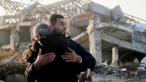 Reuters, the Palestinians, who return to their homes, embraced in front of the remains of a building in Gaza City (01/27/25)