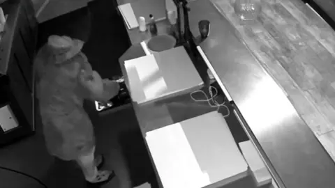 Gloucestershire Police CCTV image of burglars