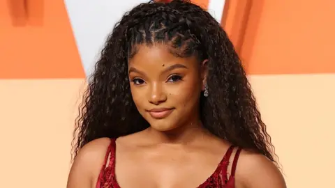Halle Bailey attends the 2025 Vanity Fair Oscar Party Hosted By Radhika Jones at Wallis Annenberg Center for the Performing Arts on March 02, 2025 in Beverly Hills, California.