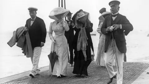 Topical Press Agency/Getty Images Sir Maurice and Lady Fitzgerald and their party on the landing stage at Cowes Regatta