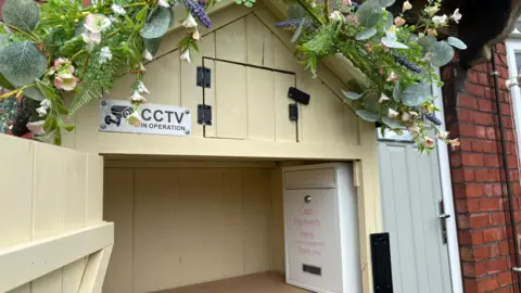 Cake shed