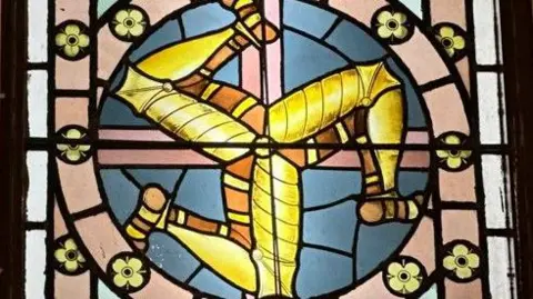 Vitral en la habitación de las llaves.