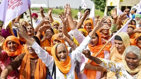 Getty Images Farmers seen during protest against the new farm laws in Punjab in 2020