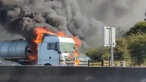 lorry fire m1 tibshelf