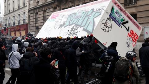 In Pictures: French Workers Strike Over Pension Reforms - BBC News