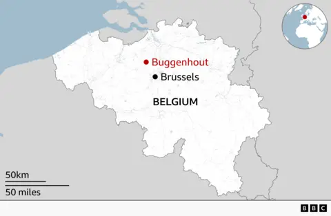 Map of Belgium highlighting the location of Buggenhout in the north of the country with a red marker, and Brussels slightly to the south marked in black. Includes a small inset map of Europe showing Belgium’s position.