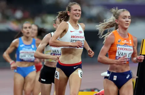 Fitzgerald wearing her GB vest is leading a pack of runners