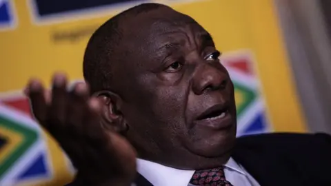 EPA South African President Cyril Ramaphosa speaking to foreign correspondents in Johannesburg on 1 November 2018