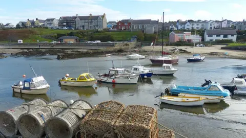 Robin Drayton / Geograph Cemaes, Anglesey