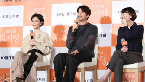 News1 Actors Jung Yu-mi(left) and Gong Yoo(middle) at presser