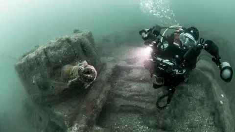 Paul Pettitt Valentine tank in Poole Bay with diver