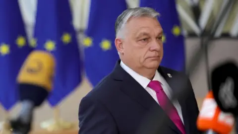 EPA-EFE/REX/Shutterstock Thủ tướng Hungary Viktor Orban đến dự Hội đồng châu Âu tại Brussels, Bỉ, ngày 14 tháng 12 năm 2023