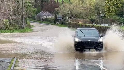 Tywydd - Y Newyddion A Straeon Diweddaraf - BBC Cymru Fyw