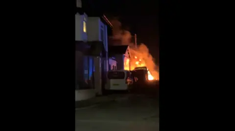 8b6d35d0-a1b8-11f0-aa2c-37989ccaa7a1.png Fire at East Sussex mosque probed as 'hate crime'