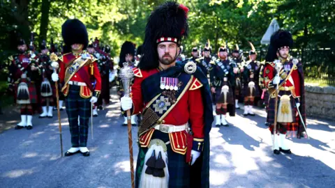 PA Media The pipe band of 3 & 4 SCOTS, Royal Regiment of Scotland at the gates of Balmoral ahead of an inspection by King Charles III