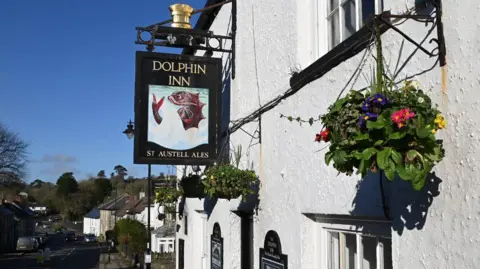 Picture of pub called Dolphin Tavern - It's close to a busy road 