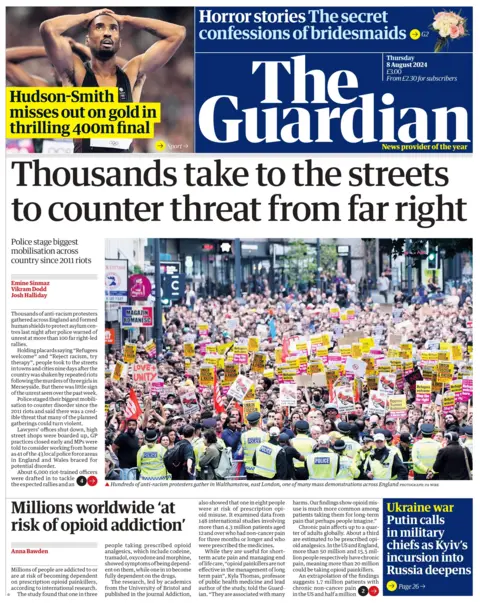 The Guardian: Thousands take to the streets to counter threat from far right