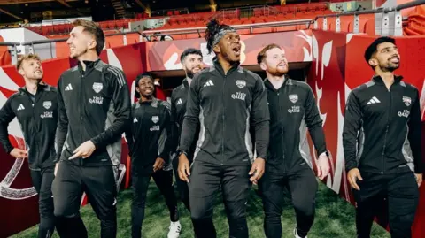 Foto de los sidemas de Sidemen en el estadio Vembli
