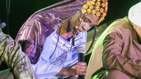 Festival Vivre Ensemble Timbuktu The Timbuktu festival "Living Together" has been held for the past eight years to foster intercommunal dialogue