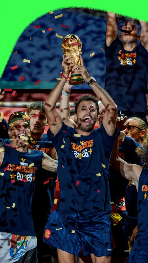 Rodri with the World Cup trophy