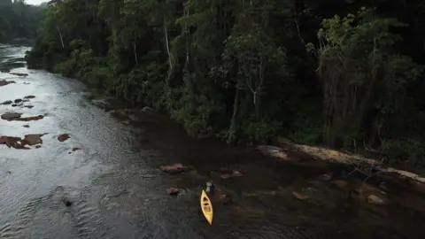 Smithsonian Researchers in the Amazon