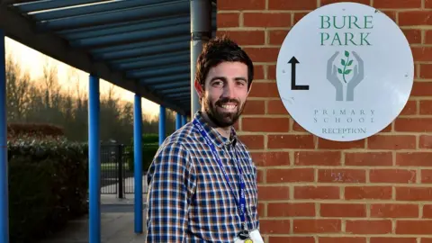 Tristan Potter/SWNS.COM Andy Harris